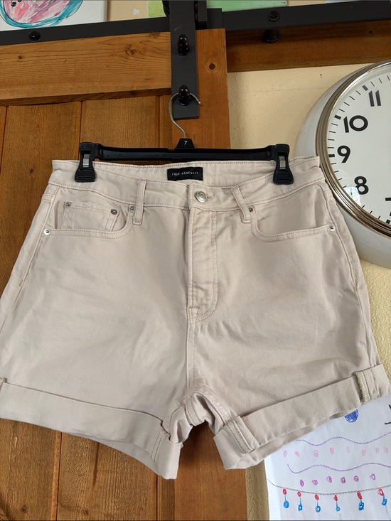 Free Assembly Pants - Free Assembly High-Rise Rolled Hem Jean Shorts in Cream